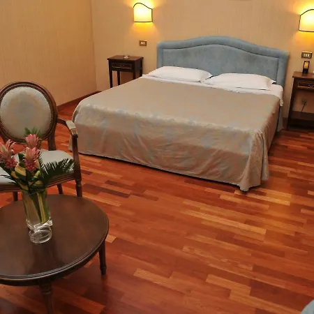Grande Quattro Stagioni ホテル 4*